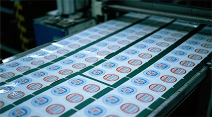 تفتح وحدة التحكم بالليزر هذه إمكانيات جديدة للقطع بالقالب بالليزر.