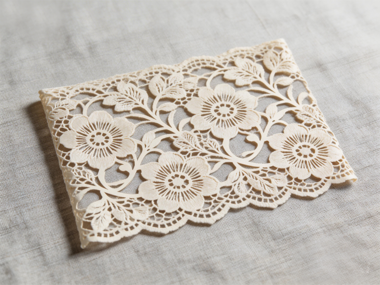 لماذا تتحول أنظمة قطع القماش إلى وحدات التحكم بالليزر متعددة المحاور؟ الكفاءة هي المفتاح.